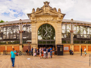 les-halles-de-narbonne_les-halles-devanture_pere_rubi_vsc